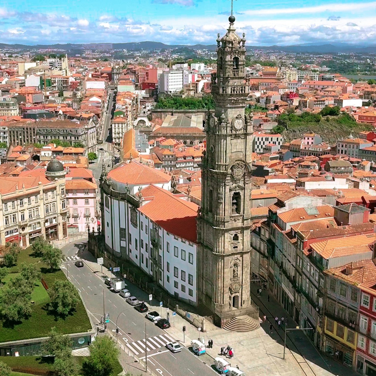 Picture of Torre dos Clérigos in Porto